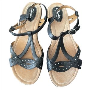 Clarks Artisan black studded STRAPPY cushion sandals size 7.5